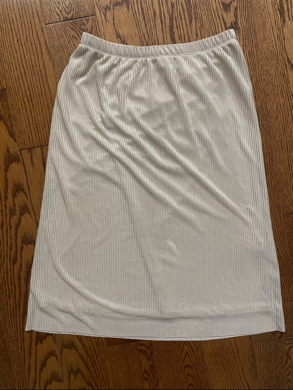 DYNAMITE Women’s Ribbed Knit Skirt in metallic silver (double layered)